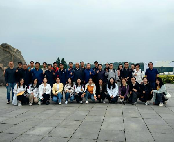 躍動春光，共赴夏至 ——中國農(nóng)墾經(jīng)濟(jì)發(fā)展中心組織開展春游暨職工健步走活動